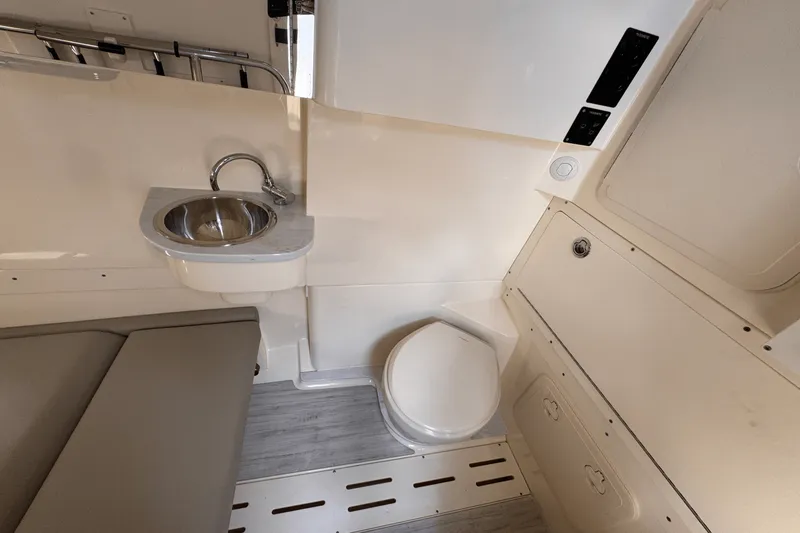 Slide: The Image of Scout 305 LXF 2025 - 20