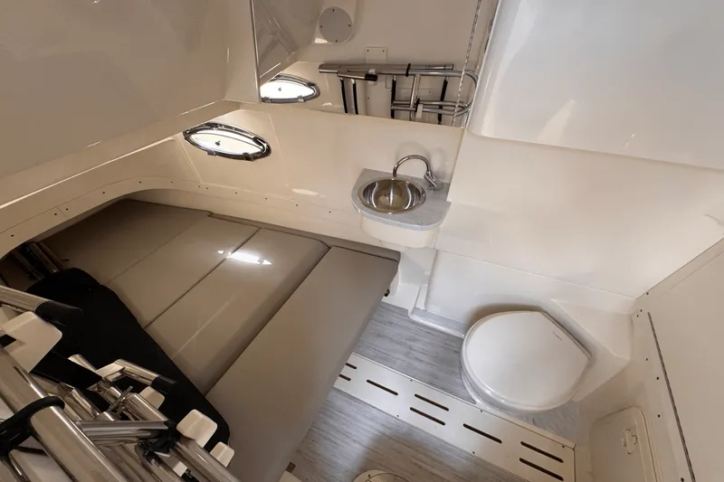 Slide: The Image of Scout 305 LXF 2025 - 21