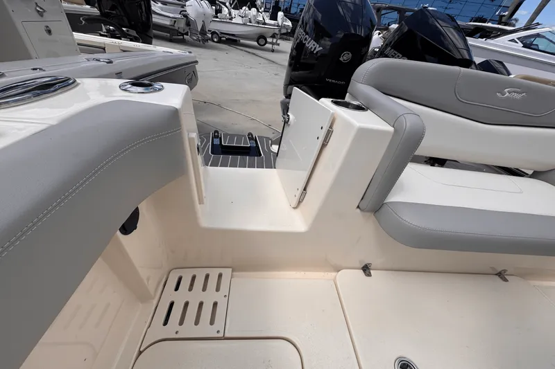 Slide: The Image of Scout 305 LXF 2025 - 25