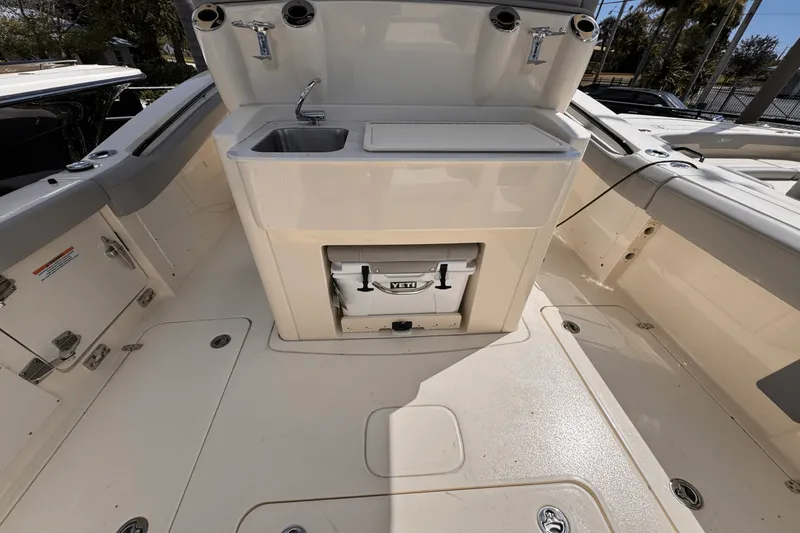 Slide: The Image of Scout 305 LXF 2025 - 6