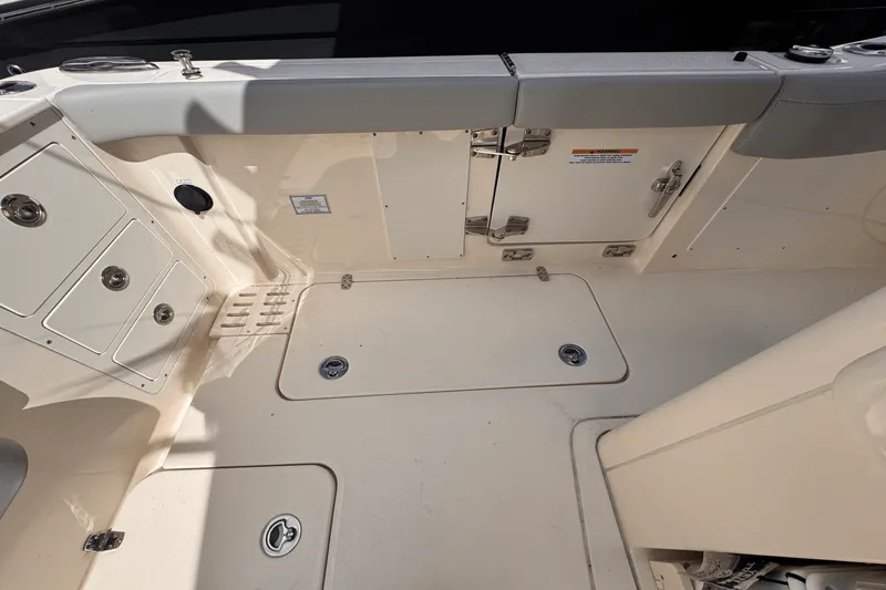 Slide: The Image of Scout 305 LXF 2025 - 8