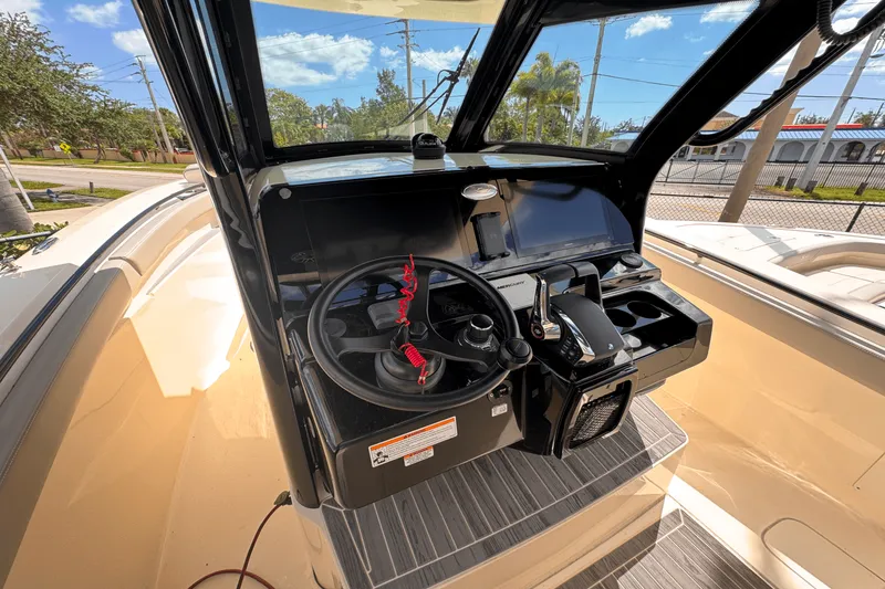 Slide: The Image of Scout 305 LXF 2025 - 9