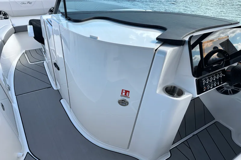 Slide: The Image of Sea Ray SDX 250 Surf 2025 - 14