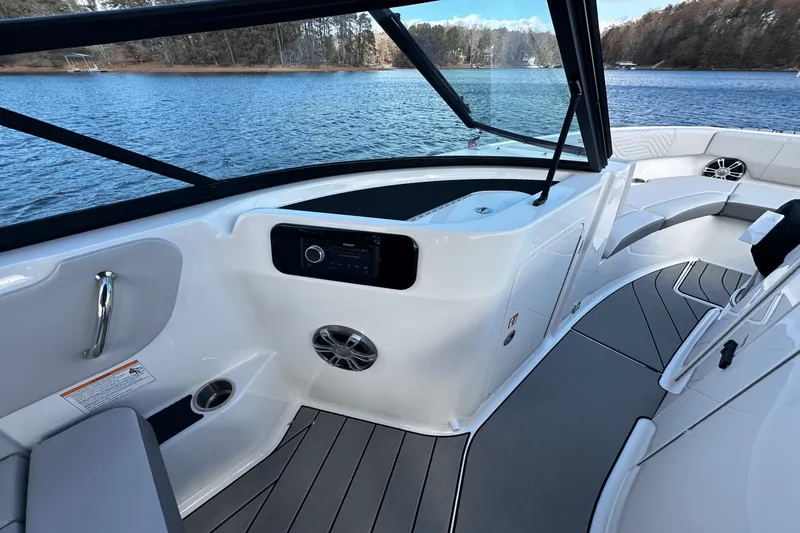 Slide: The Image of Sea Ray SDX 250 Surf 2025 - 16