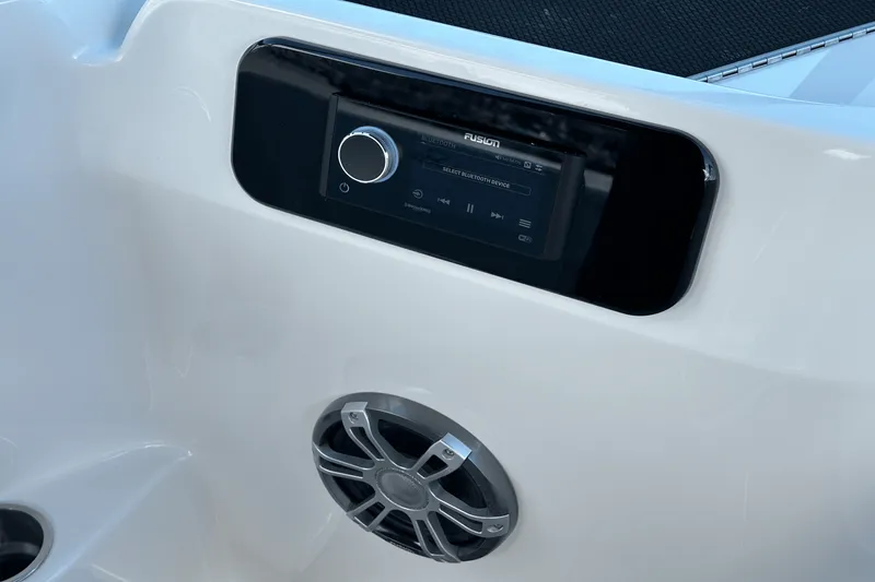 Slide: The Image of Sea Ray SDX 250 Surf 2025 - 17