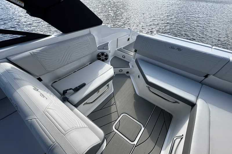 Slide: The Image of Sea Ray SDX 250 Surf 2025 - 20