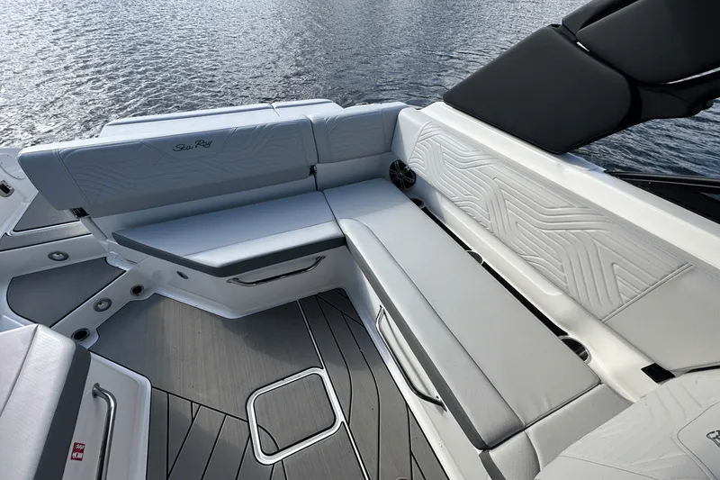 Slide: The Image of Sea Ray SDX 250 Surf 2025 - 21