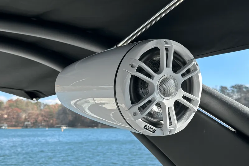 Slide: The Image of Sea Ray SDX 250 Surf 2025 - 26