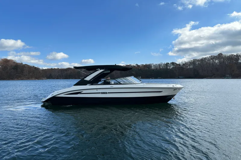 Slide: The Image of Sea Ray SDX 250 Surf 2025 - 5