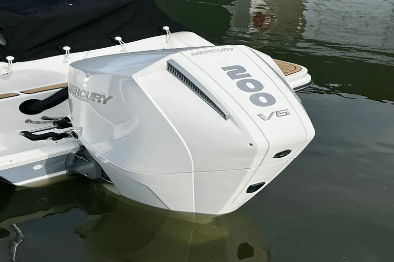 Slide: The Image of Sea Ray 230 SPX-OB 2024 - 17