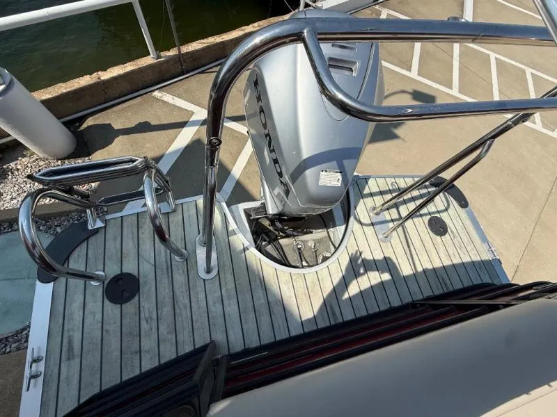 Slide: The Image of South Bay Pontoons 500 SERIES CR2.75 2017 - 13
