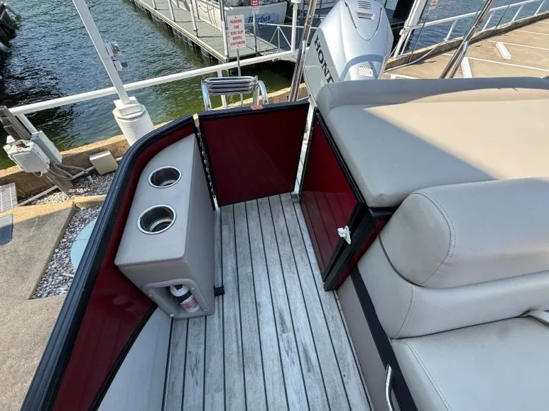 Slide: The Image of South Bay Pontoons 500 SERIES CR2.75 2017 - 12