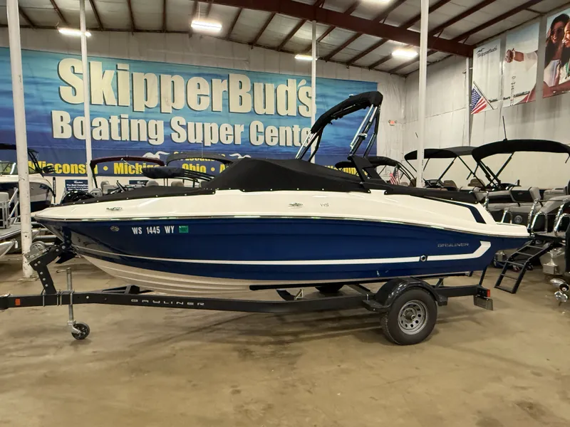 Slide: The Image of Bayliner VR5 Bowrider I/O 2022 - 23