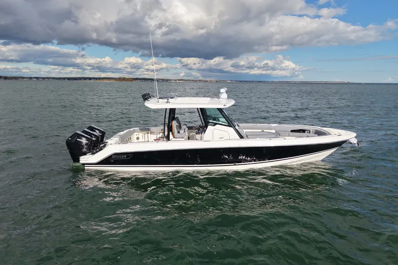 The Image of Boston Whaler 360 Outrage 2026 - 0