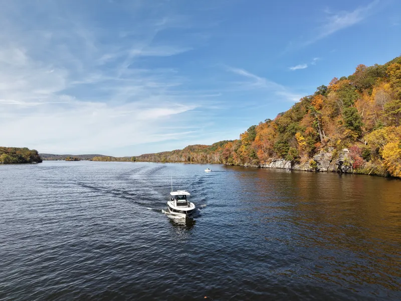 Slide: The Image of Boston Whaler 360 Outrage 2026 - 11