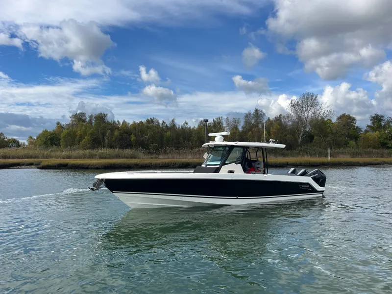 Slide: The Image of Boston Whaler 360 Outrage 2026 - 13