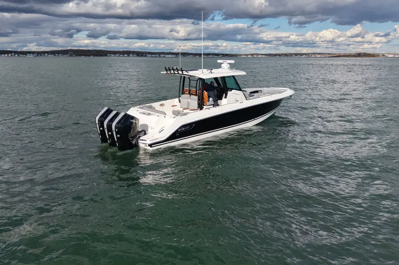 Slide: The Image of Boston Whaler 360 Outrage 2026 - 15