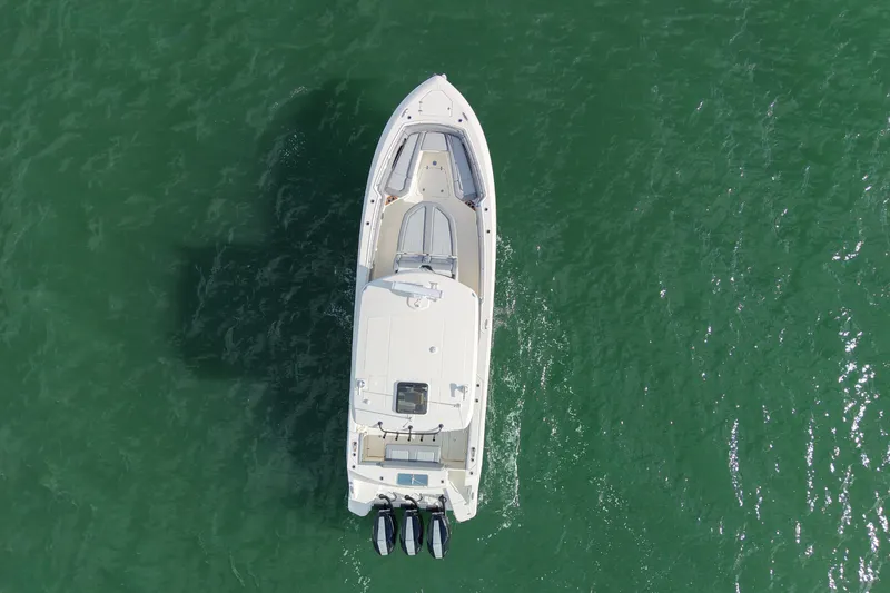 Slide: The Image of Boston Whaler 360 Outrage 2026 - 18