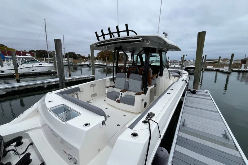 Slide: The Image of Boston Whaler 360 Outrage 2026 - 26