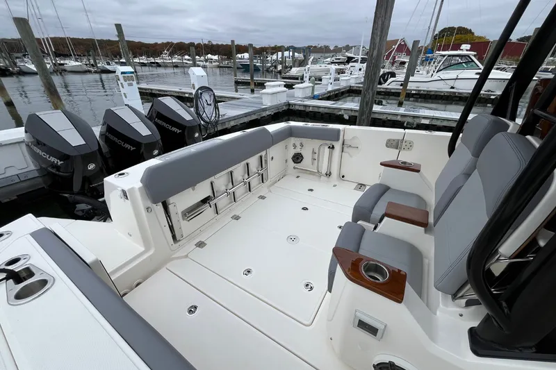 Slide: The Image of Boston Whaler 360 Outrage 2026 - 28