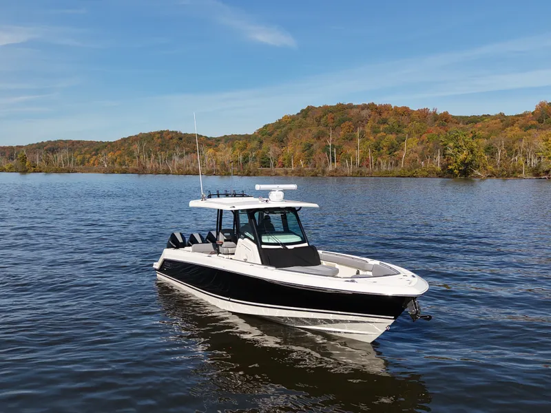 Slide: The Image of Boston Whaler 360 Outrage 2026 - 3