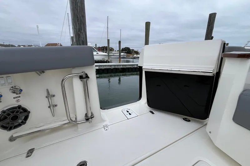 Slide: The Image of Boston Whaler 360 Outrage 2026 - 31