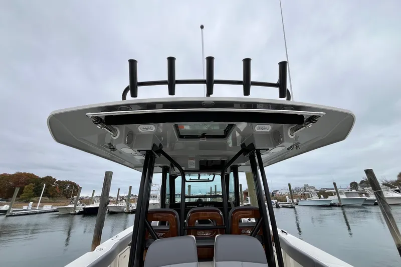 Slide: The Image of Boston Whaler 360 Outrage 2026 - 32