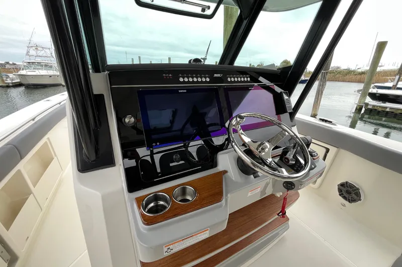Slide: The Image of Boston Whaler 360 Outrage 2026 - 36