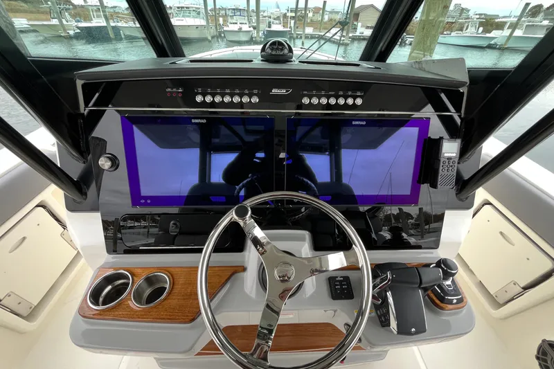 Slide: The Image of Boston Whaler 360 Outrage 2026 - 37