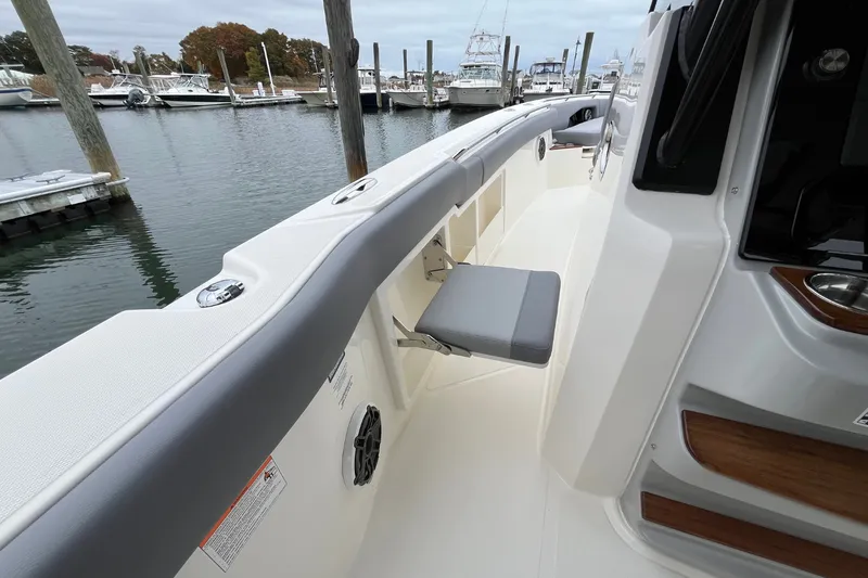 Slide: The Image of Boston Whaler 360 Outrage 2026 - 39