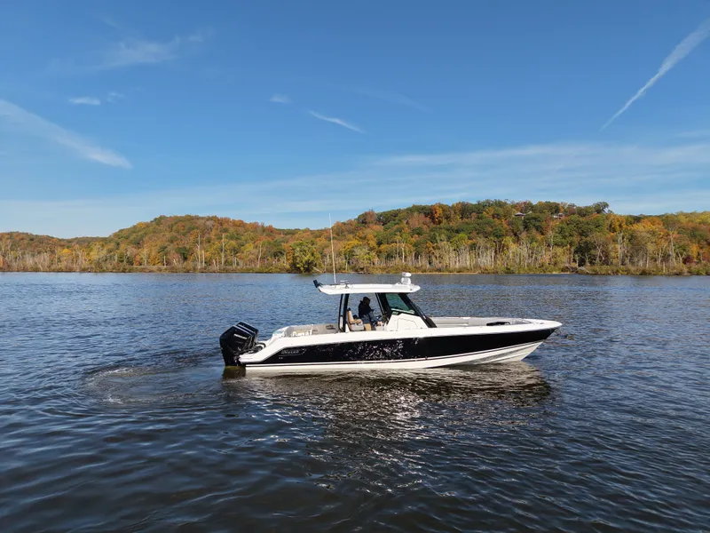 Slide: The Image of Boston Whaler 360 Outrage 2026 - 4