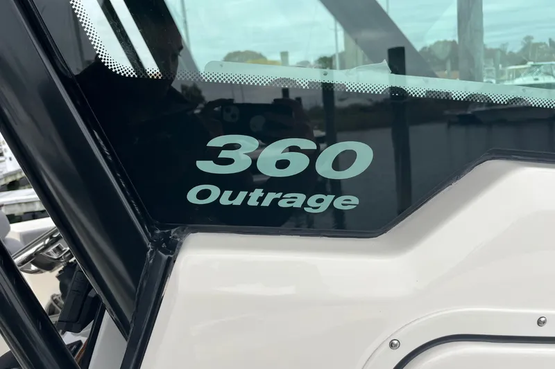 Slide: The Image of Boston Whaler 360 Outrage 2026 - 46