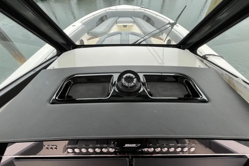 Slide: The Image of Boston Whaler 360 Outrage 2026 - 47