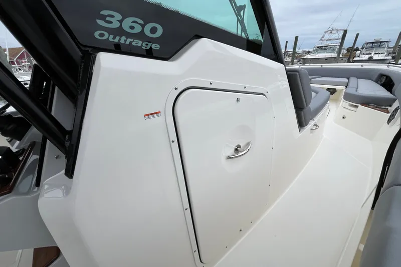 Slide: The Image of Boston Whaler 360 Outrage 2026 - 48