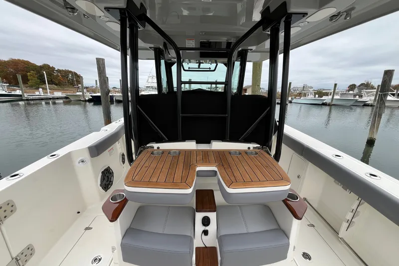 Slide: The Image of Boston Whaler 360 Outrage 2026 - 61
