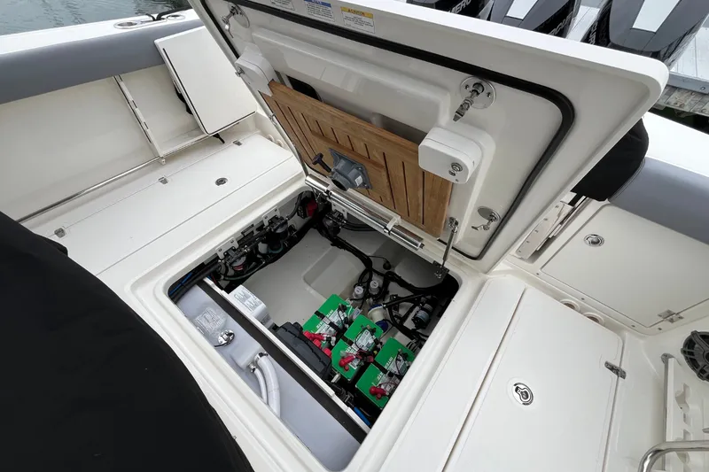 Slide: The Image of Boston Whaler 360 Outrage 2026 - 63