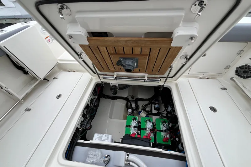 Slide: The Image of Boston Whaler 360 Outrage 2026 - 64