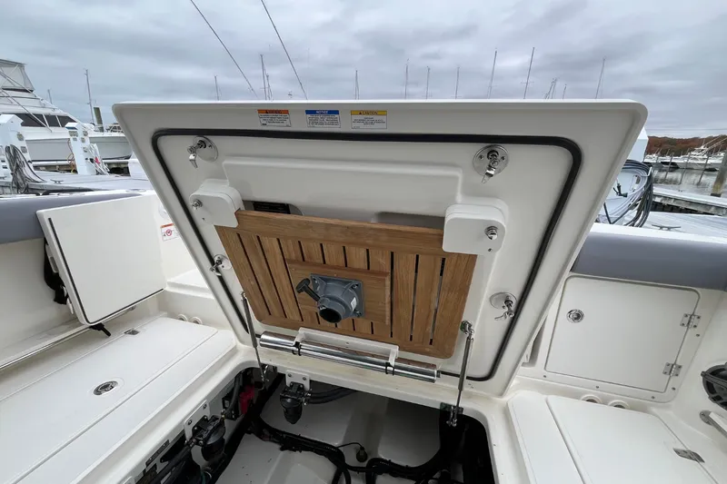 Slide: The Image of Boston Whaler 360 Outrage 2026 - 65