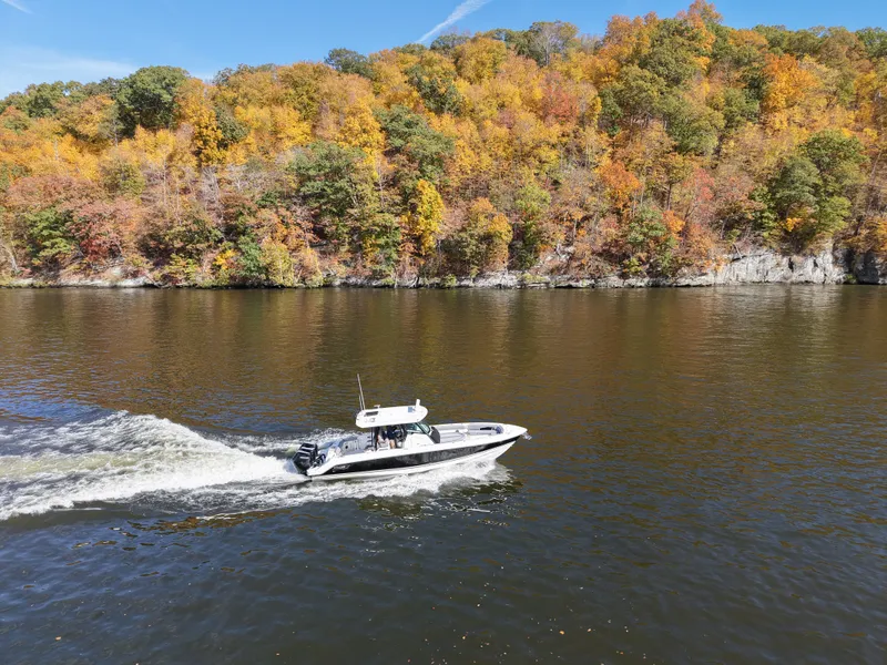 Slide: The Image of Boston Whaler 360 Outrage 2026 - 9