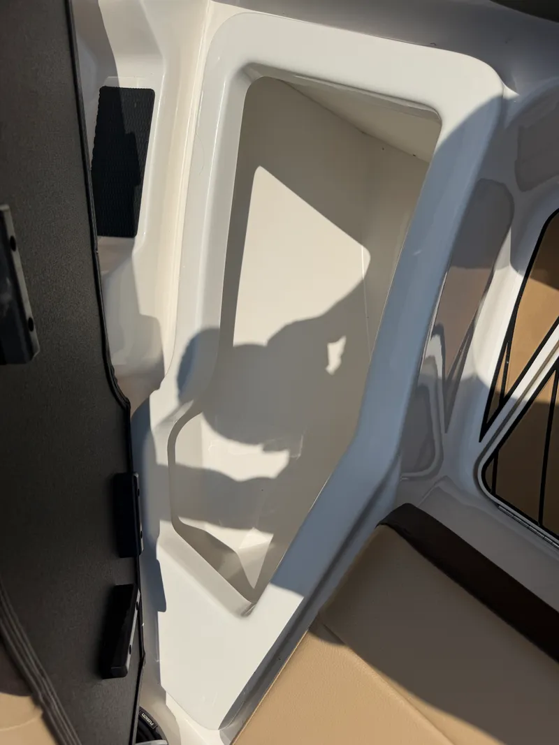 Slide: The Image of Sea Ray SDX 250 Outboard 2026 - 69