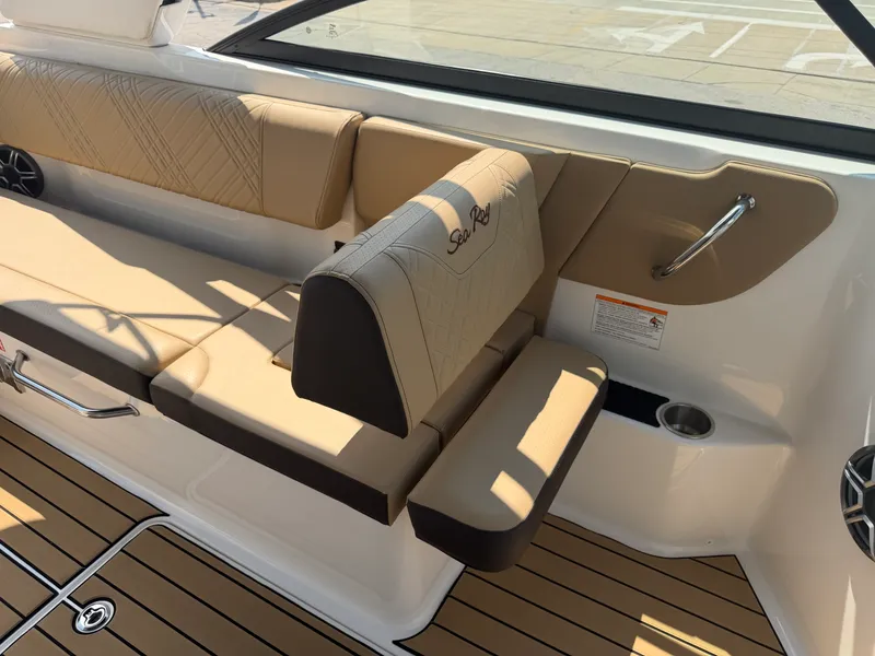 Slide: The Image of Sea Ray SDX 250 Outboard 2026 - 31