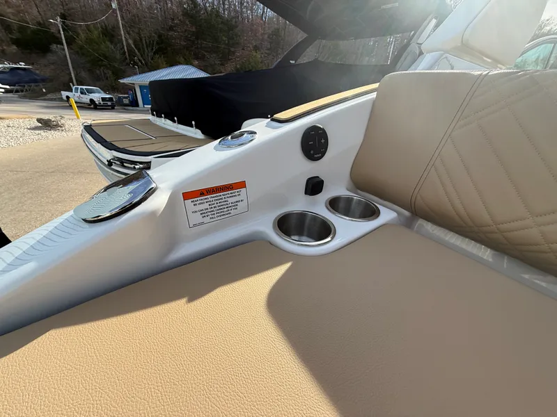 Slide: The Image of Sea Ray SDX 250 Outboard 2026 - 18