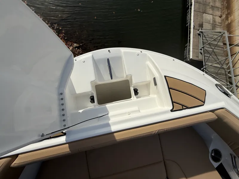 Slide: The Image of Sea Ray SDX 250 Outboard 2026 - 23