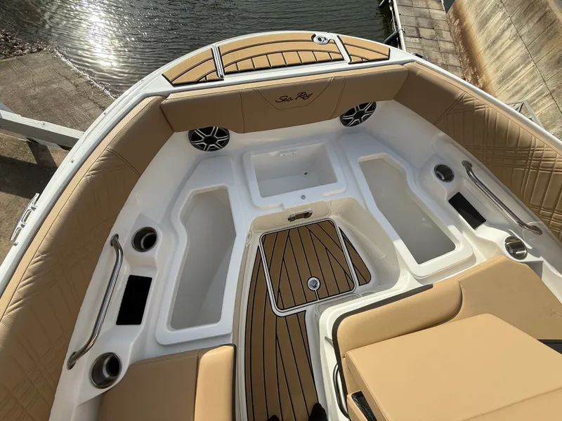 Slide: The Image of Sea Ray SDX 250 Outboard 2026 - 24