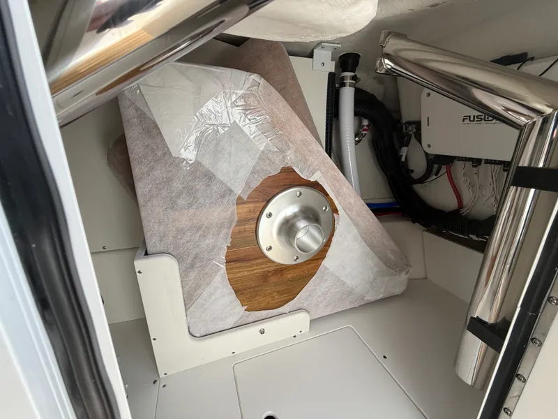 Slide: The Image of Sea Ray SDX 250 Outboard 2026 - 25