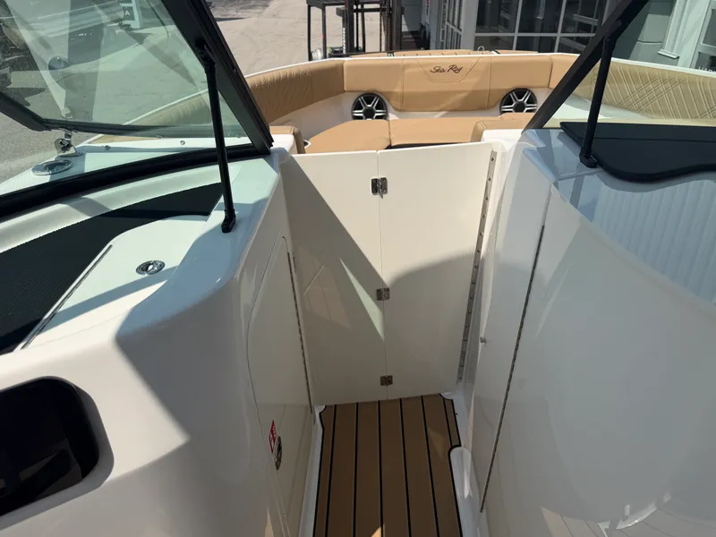 Slide: The Image of Sea Ray SDX 250 Outboard 2026 - 56