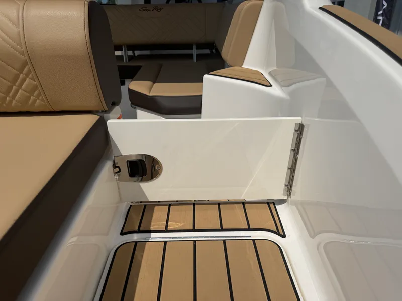 Slide: The Image of Sea Ray SDX 250 Outboard 2026 - 22