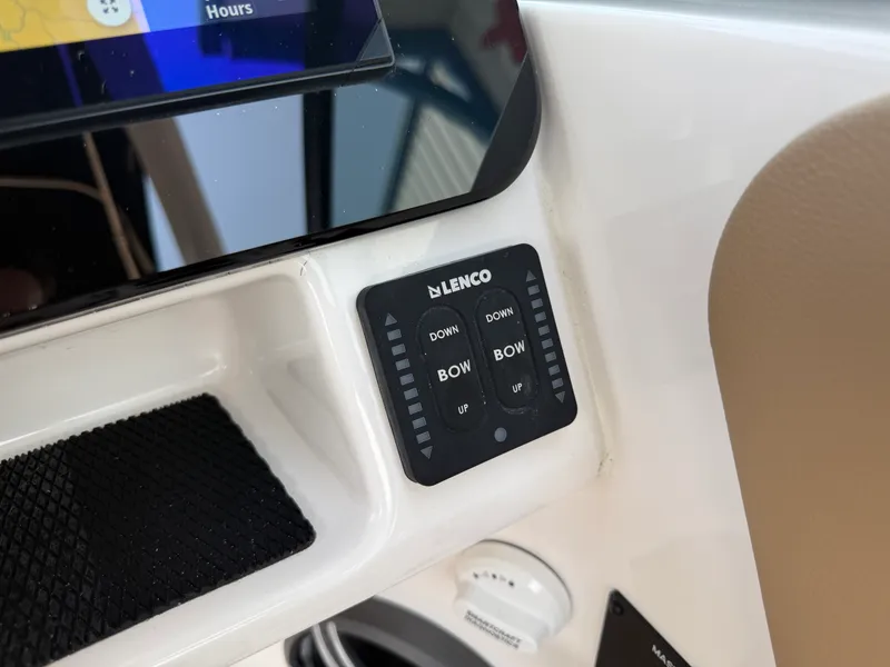 Slide: The Image of Sea Ray SDX 250 Outboard 2026 - 43
