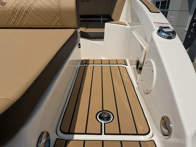 Slide: The Image of Sea Ray SDX 250 Outboard 2026 - 20