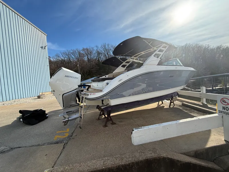 Slide: The Image of Sea Ray SDX 250 Outboard 2026 - 4